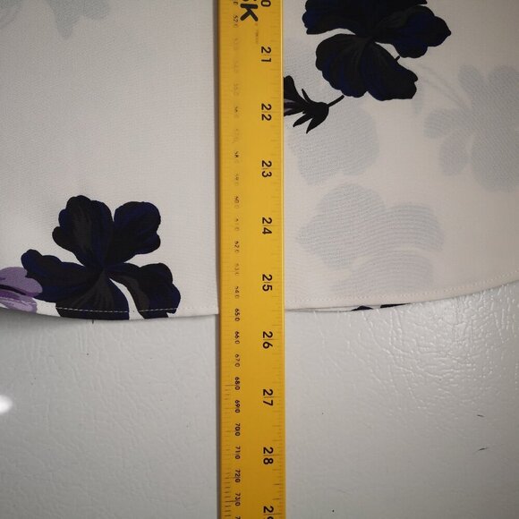 Ann Taylor Ladies Size Medium Off White with Flower Print Loose Fit Blouse - Picture 9 of 9